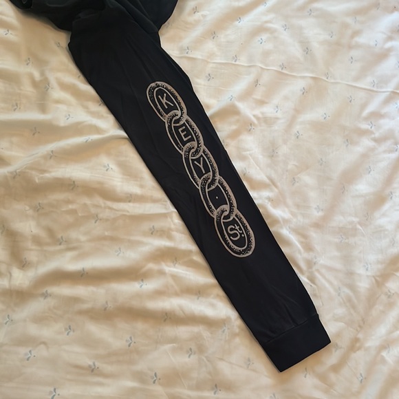 Key St. Long Sleeve T-Shirt (LOOK THRU OTHER PICTURES) - Picture 4 of 6